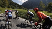 Etape ke-18 Tour de France 2020 menempuh 175 kilometer dari Meribel dan finis di La Roche sur Foron pada Kamis (17/9/2020).