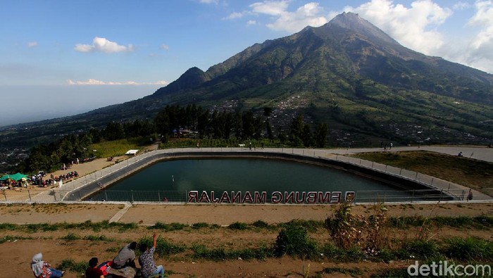 Selain berfungsi sebagai pengairan, Embung Manajar juga ramai dikunjungi. Lokasi tersebut menawarkan lansekap Gunung Merapi lho.