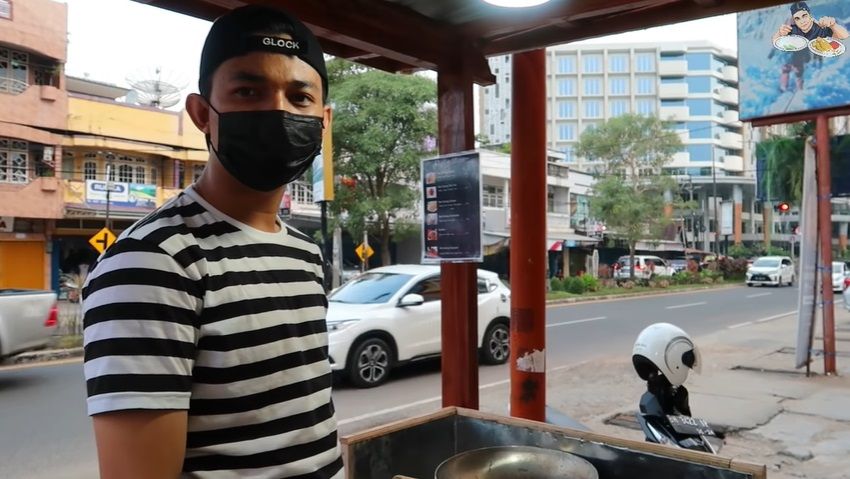 Mantan Chef di Brunei Darussalam Jualan Nasi Goreng Kaki Lima