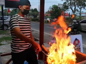 Mantan Chef di Brunei Ini Sekarang Jualan Nasgor Kaki Lima di Jambi