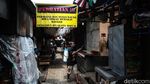 13 Pedagang Kena Corona, Pasar Kalimati Disemprot Disinfektan