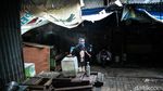 13 Pedagang Kena Corona, Pasar Kalimati Disemprot Disinfektan