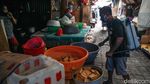 13 Pedagang Kena Corona, Pasar Kalimati Disemprot Disinfektan