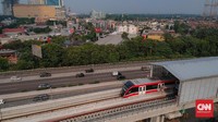 Light Rail Transit (Lintas Rel Terpadu/LRT) Jakarta-Bogor-Depok-Bekasi (Jabodebek) telah diuji coba terhadap beberapa gerbong kereta (trainset) di stasiun TMII. CNN Indonesia/Bisma Septalisma