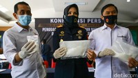 Dalam kesempatan tersebut, anggota Komisi XI DPR RI dari Fraksi Gerindra Kamrussamad mengapresiasi Tindakan Tegas BEA CUKAI telah mengungkap 177 Kasus Selama tahun 2020. Meningkat jika dibandingkan periode yang sama tahun 2019.