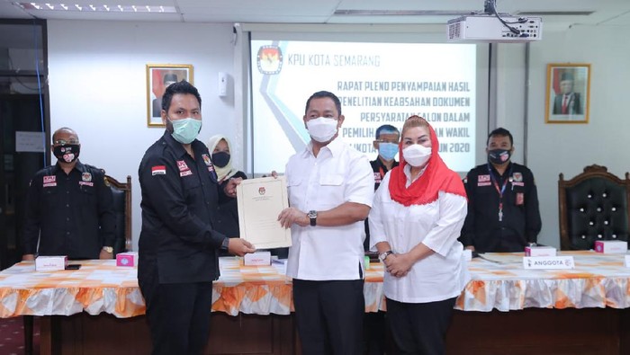Penyerahan hasil verifikasi berkas pendaftaran di KPU Kota Semarang