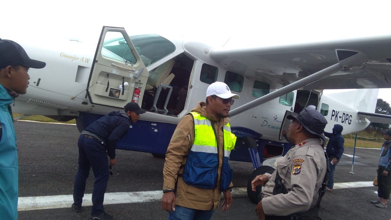 Pesawat Dabi Air sempat ditembaki kelompok kriminal bersenjata (KKB) di Bandara Bilorai Intan Jaya (dok Polda Papua)