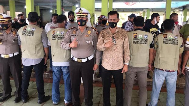 Polda Aceh gandeng pedagang untuk kampanye pemakaian masker demi mencegah Corona (dok Ditlantas Polda Aceh)