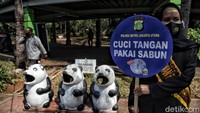 Sosialisasi untuk mencegah penyebaran COVID-19 juga terus dilakukan oleh Palda Metro Jaya. Sosialisasi dilakukan di area Taman Jogging Kelapa Gading.
