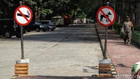 Seperti diketahui, Pemerintah Provinsi (Pemprov) DKI Jakarta memberlakukan kembali Pembatasan Sosial Berskala Besar (PSBB) untuk menekan angka penularan COVID-19. Seluruh taman akan ditutup sementara selama PSBB.