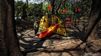Taman Jogging Kelapa Gading ditutup karena masuk dalam daftar penutupan tempat saat masa PSBB ketat.