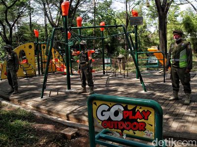 PSBB, Taman Jogging Kelapa Gading Dijaga Ketat