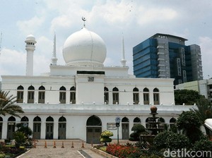 Masjid Al Azhar Jaksel Tetap Gelar Salat Jumat, Kapasitas 25 Persen