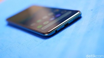 Realme 7i punya port USB Type C dan masih menyertakan jack audio 3,5 mm. Foto: Adi Fida Rahman/detikINET