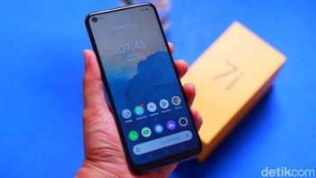 Terdapat mode Auto Switch yang mempermudah pengguna berganti refresh rate 60Hz bila membuka aplikasi belum support 90Hz, tujuannya agar hemat baterai Foto: Adi Fida Rahman/detikINET