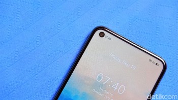 Kamera depannya sendiri berukuran 16 MP. Sony memasangkan sensor Sony IMX471. Foto: Adi Fida Rahman/detikINET