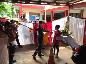 Rekonstruksi Kasus Istri Tusuk Suami di Mampang, Pelaku Peragakan 44 Adegan