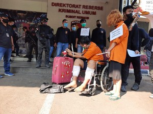 Direkonstruksi, Pemutilasi Siapkan Kopi-Pengharum Saat Eksekusi
