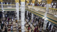 Padahal penerapan protokol kesehatan itu dilakukan guna mencegah penyebaran COVID-19. Gubernur DKI Jakarta Anies Baswedan pun sudah mengatur ketentuan itu dalam pergubnya yang salah satu poinnya berisi, Tempat ibadah di lingkungan permukiman yang digunakan oleh warga setempat dapat beroperasi (Tempat ibadah yang dikunjungi peserta dari berbagai komunitas, misal: masjid raya, dan tempat ibadah yang berada di wilayah zona merah ditutup sementara)