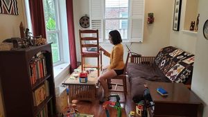 10 Potret Kocak Situasi Rumah Karyawan saat Work From Home