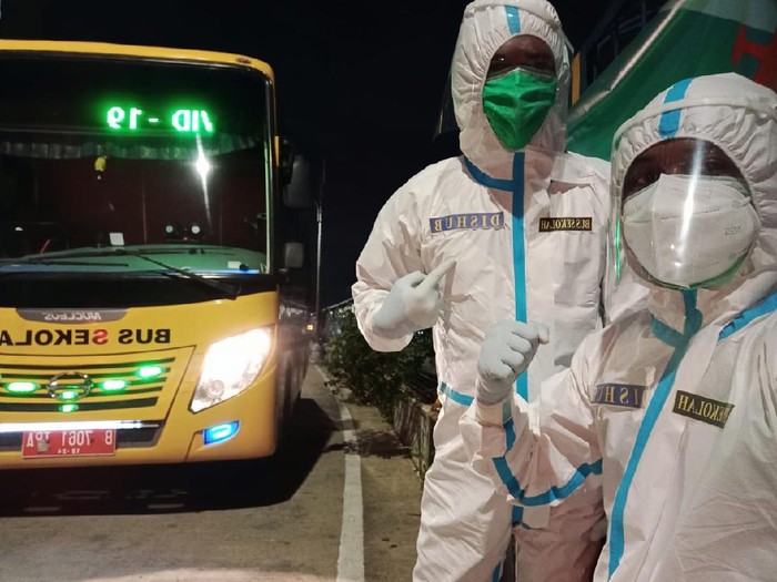Sopir Bus Sekolah yang mengantar pasien Corona ke Wisma Atlet sejak pandemi