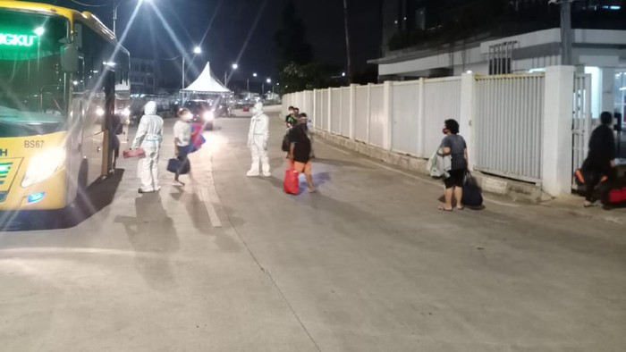 Sopir Bus Sekolah yang mengantar pasien Corona ke Wisma Atlet sejak pandemi