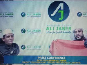 Syekh Ali Jaber Ingin Hadiahkan Bendera Merah Putih ke Penusuknya