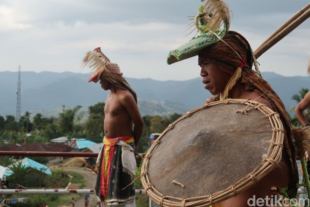 Tarian Caci di Liang Ndara