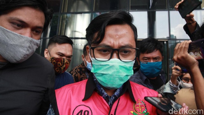 Tersangka skandal suap Djoko Tjandra-Jaksa Pinangki Sirna Malasari, Andi Irfan Jaya (AIJ) selesai menjalani pemeriksaan di KPK. Andi Irfan bungkam.