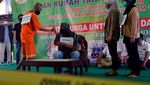 Top 5 Foto Pekan Ini: Penusukan Syekh Ali Jaber-PSBB Ketat