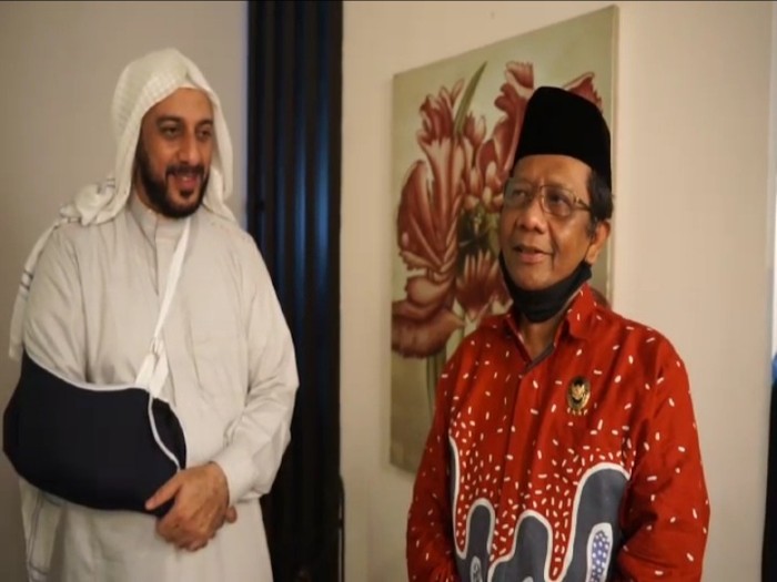 TOP 5 NEWS Tersangka Alpin Adrian saat memperagakan reka ulang kasus penikaman terhadap Syekh Ali Jaber di Masjid Falahudin Bandar Lampung, Lampung , Kamis (17/9/2020). Rekonstruksi penikaman terhadap Syekh Ali Jaber pada Minggu (13/9/2020) lalu memperagakan 17 adegan di dua lokasi berbeda.