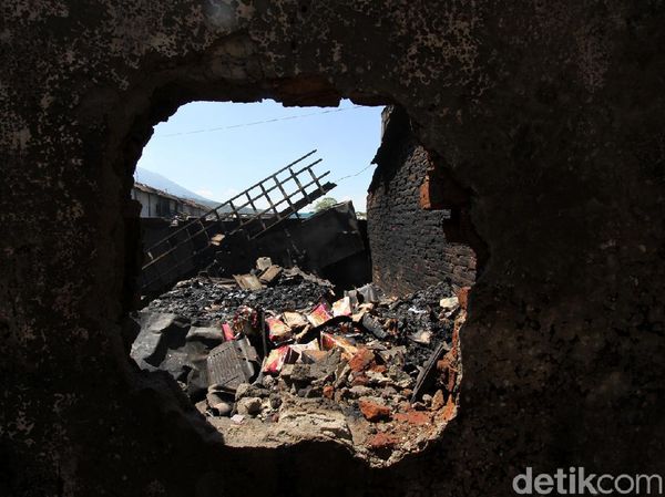 Yang Tersisa Setelah Api Menghanguskan Pasar Cepogo Boyolali