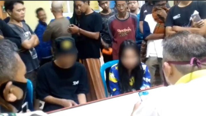 3 abg tepergok mesum di kandang ayam warga pekalongan