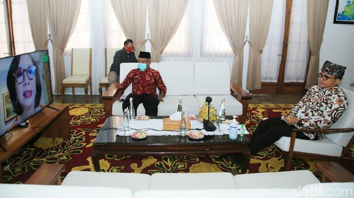 Grab Indonesia tertarik bekerja sama dengan Banyuwangi mengembangkan sektor ekonomi mikro daerah. Yakni lewat digitalisasi UMKM.