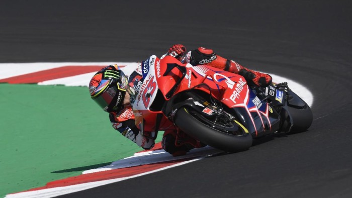 MISANO ADRIATICO, ITALY - SEPTEMBER 18: Francesco Bagnaia of Italy and Pramac Racing rounds the bend during the MotoGP Of San Marino - Free Practice at Misano World Circuit on September 18, 2020 in Misano Adriatico, Italy. (Photo by Mirco Lazzari gp/Getty Images)