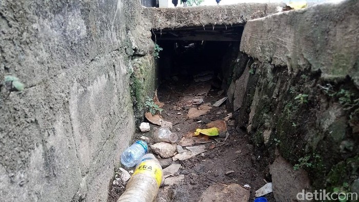 Narapidana narkoba WN China bernama Cai Changpan kabur dari Lapas Kelas I Tangerang. Cai kabur dengan membuat galian yang tembus ke gorong-gorong samping lapas.