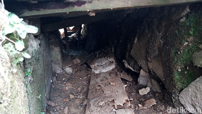 Ini Gorong-gorong Jalur Napi WN China Kabur dari Lapas Tangerang Narapidana narkoba WN China bernama Cai Changpan kabur dari Lapas Kelas I Tangerang. Cai kabur dengan membuat galian yang tembus ke gorong-gorong samping lapas.