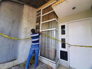 Digerebek Usai Gali Kuburan, Sejoli Pemutilasi Sempat Kabur ke Atap Rumah