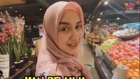 Dalam beberapa video vlognya, Irish Bella juga sering memperlihatkan momen saat berbelanja. Seperti belanja sayur, buah hingga mie instan. Foto: Instagram @_irishbella