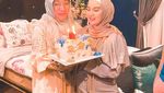 Irish Bella dan Ammar Zoni Romantis Saat Kulineran