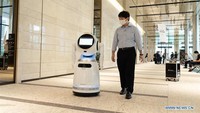 Pameran koleksi Robot Tokyo ini dilakukan untuk menguji pengoperasian robot tentang panduan, pengukur suhu, telepresence, dan fungsi lain yang membantu orang mengurangi risiko infeksi COVID-19. Foto: Dok. Tokyo metropolitan government/Handout via Xinhua