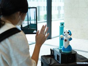 Kenalkan! Deretan Robot Penangkal Risiko COVID-19