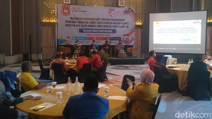 KPU Jawa Timur mewaspadai 4 tahapan Pilkada 2020 yang berpotensi menjadi klaster COVID-19. KPU ancang-ancang membuat aturan protokol kesehatan dalam tahapan kampanye paslon.