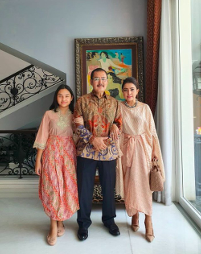 Mayangsari dan Bambang Trihatmodjo Mayangsari dan Bambang Trihatmodjo