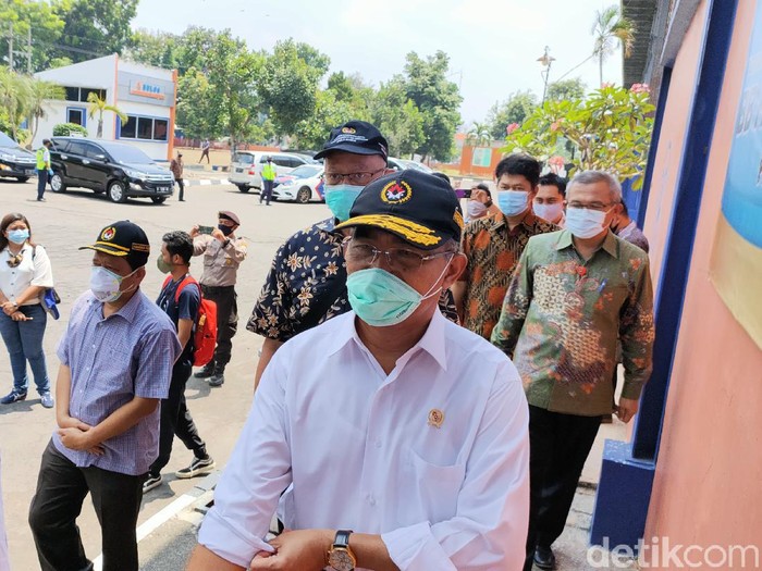Menko PMK Muhadjir Effendy berkunjung ke Kediri. Ia mengecek apakah bantuan PCR sudah digunakan atau belum.