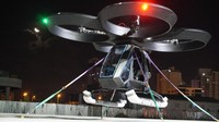 Tapi, tampilannya seperti sebuah quadcopter yang menyediakan tempat duduk untuk satu orang. Mobil terbang ini memiliki kemampuan lepas landas dan mendarat secara vertikal. Foto: Youtube