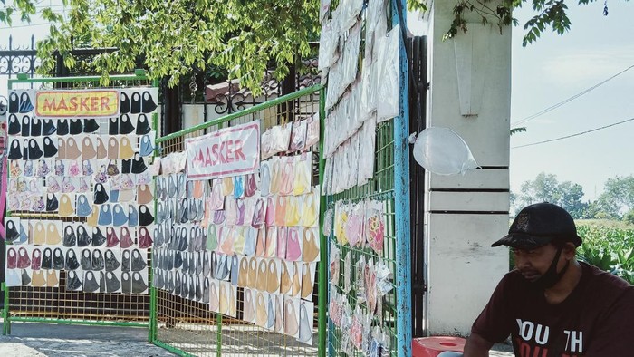 Nasib pedagang masker scuba di Klaten