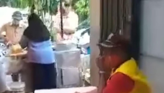 Oknum FKDM Memaksa Dine In di Sebuah Warung Bakso di Jaksel