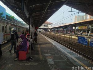 Sepekan PSBB Ketat DKI, Jumlah Penumpang KRL Turun Hingga 21%