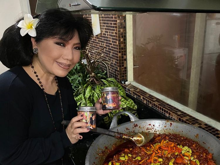 Foto: Bisnis Nekat Anne Avantie, Desainer yang Kini Jualan Sambal